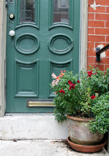 photo fo door and flowers