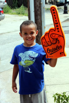 photo of kid with O's finger